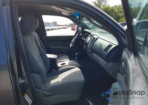 2015 Toyota Tacoma Base V6 z USA, uszkodzony, nr VIN 5TFUU4EN8FX146499